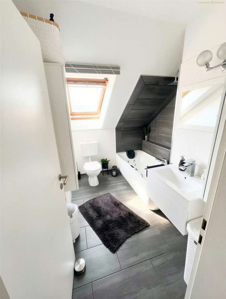 Immobilie in Bad Saulgau - Moderne 2-Zimmer-Dachgeschosswohnung mit stilvoller Ausstattung und Garage in Bad Saulgau - Bild 3