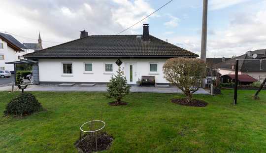 Bild von Modernes Einfamilienhaus mit Einliegerwohnung und Garagen