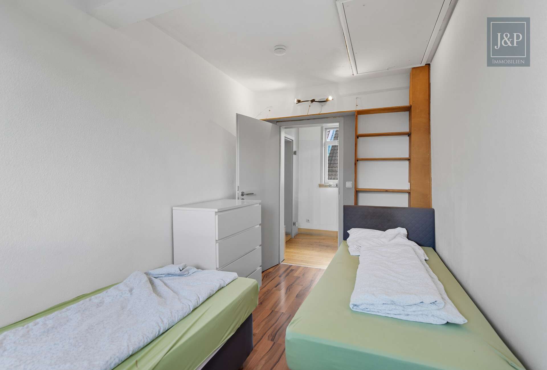 Immobilie in Bruchköbel - Zentral & vielseitig: Großes Fachwerkhaus mit Einliegerwohnung und Nebengebäuden! - Bild 0