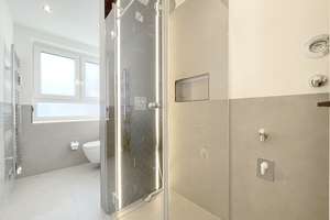 Exklusiv-Penthouse, barrierefrei, umlaufende Südwest-Dachterrasse, grün, uneinsehbar, absolut ruhig – Die vollständige Adresse der Immobilie erhältst du vom Anbieter., 81545 Harlaching, München – Vorschaubild 40