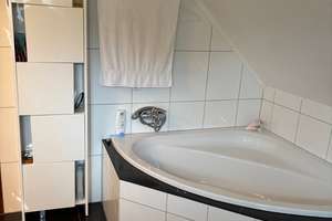 Geräumiges Einfamilienhaus mit Wintergarten, Sauna und großem Eckgrundstück in Kiel-Elmschenhagen – Die vollständige Adresse der Immobilie erhältst du vom Anbieter., 24147 Elmschenhagen, Kiel – Vorschaubild 4