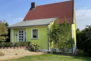 Ihr neues Zuhause: Freistehendes Einfamilienhaus mit großzügigem Garten in ruhiger Lage – Die vollständige Adresse der Immobilie erhältst du vom Anbieter., 4668 Grimma – Vorschaubild 1