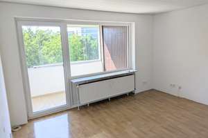 Provisionsfreie, helle 3-Zimmer-Dachgeschosswohnung mit verglaster Loggia, Blick ins Grüne & Aufzug – Kinzigstrasse 8, 38120 Weststadt, Braunschweig – Vorschaubild 5