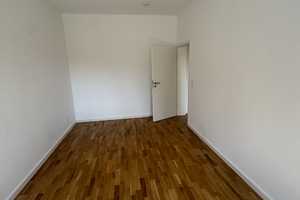 Tolle 2-Zimmer-Hochparterre-Wohnung mit Balkon und Einbauküche in Hamburg Hammerbrook – Hamburg – Vorschaubild 1