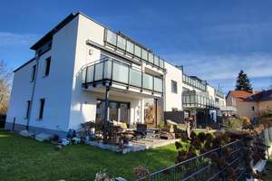 Sehr schöne 4-Zimmer EG-Wohnung mit gehobener Innenausstattung - Einbauküche und Gartenanteil