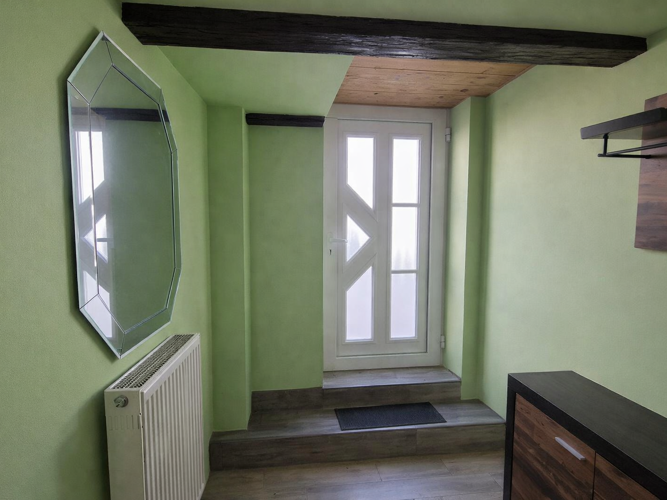 Immobilie in Frontenhausen - Kompakte Doppelhaushälfte inkl. Terrasse und Potenzial im Dachgeschoss in zentraler Lage - Bild 0