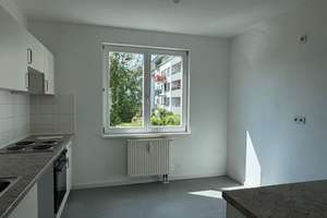 Familienwohnung mit Balkon und Einbauküche - NUR MIT WBS 100/140 mit besonderem Wohnbedarf! – Münchehagenstraße 36, 13125 Karow, Berlin – Vorschaubild 5