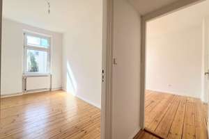 Bezugsfrei + Käufer-Prov.frei: 2 Zimmer Altbau-Whg. in Spandau + Dielen + hohe Decken + große Küche – Die vollständige Adresse der Immobilie erhältst du vom Anbieter., 13595 Wilhelmstadt, Berlin – Vorschaubild 7