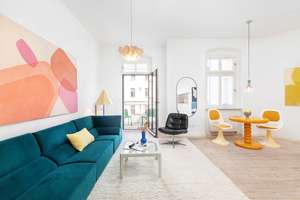 Winsstraße: Wunderschöne Altbauwohnung mit Balkon, hohe Decken, Tageslichbad, ruhige Innenhoflage