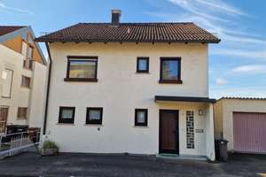 Freistehendes Einfamilienhaus mit schöner Aussicht und großem Potenzial – Die vollständige Adresse der Immobilie erhältst du vom Anbieter., 89520 Heidenheim an der Brenz – Vorschaubild 1