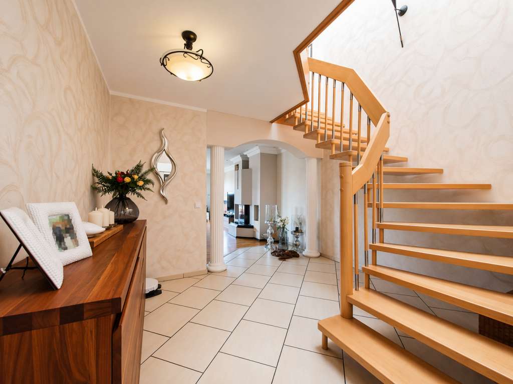 Immobilie in Laufach - Wohnen und Arbeiten perfekt kombiniert – Doppelhaushälfte mit großzügiger Produktions-/Lagerhalle - Bild 4