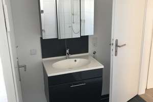 Freundliche 2,5-Zimmer-DG-Wohnung mit Einbauküche und Balkon, Klima in Düsseldorf – Im Kämpchen 1, 40549 Heerdt, Düsseldorf – Vorschaubild 2
