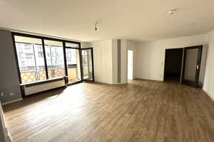 *Geräumige und gepflegte 2 Zimmer Mietwohnung mit Balkon und Aufzug in ruhigem Haus, KR Innenstadt* – Gladbacher Str. 6, 47798 Krefeld – Vorschaubild 1