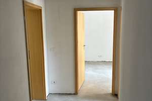 Gemütliche 2-Zimmer Erdgeschosswohnung mit Balkon und Blick ins Grüne – Riemenschneiderstr. 14, 90408 Uhlandstraße, Nürnberg – Vorschaubild 5