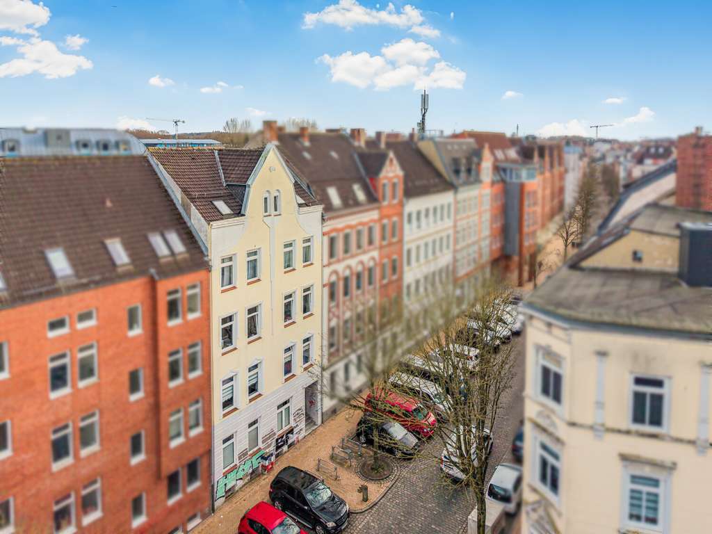 Immobilie in Kiel - Investieren in Kiel-Gaarden: Mehrfamilienhaus mit beliebten 3-Zimmer-Wohnungen - Bild 0