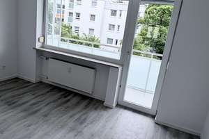 Lichtdurchflutete 3 Zimmer Wohnung in München-Moosach mit Balkon,Loggia &Moderner Sanierung – Dachauerstr. 419, 80992 Moosach-Bahnhof, München – Vorschaubild 3