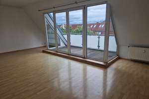 Lichtdurchflutete Dachgeschosswohnung in Tempelhof - von Privat