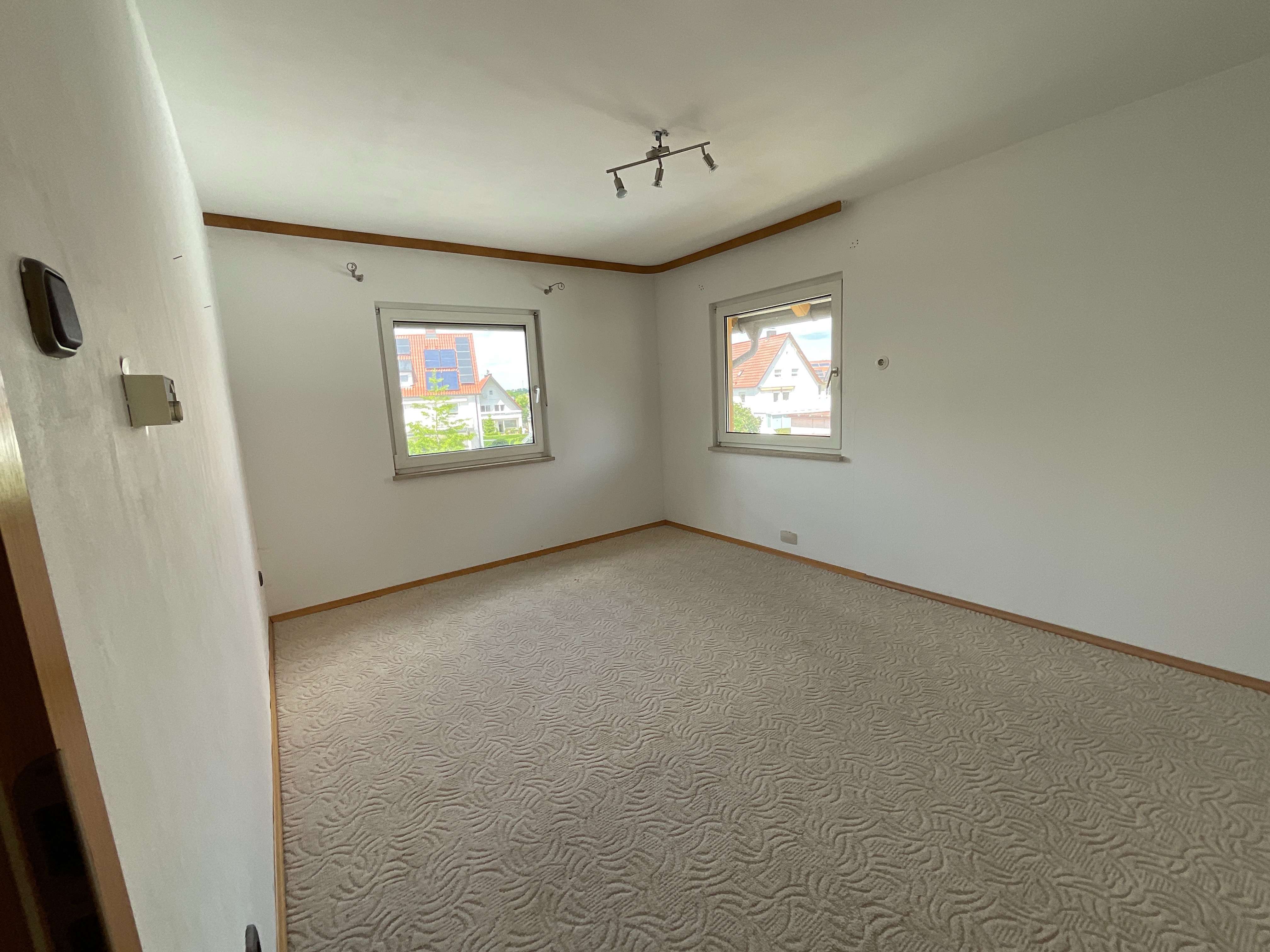 Immobilie in Kempten (Allgäu) - Sofort frei! Großzügige DHH mit Garten und NG, nur wenige min. zum Zentrum! - Bild 2