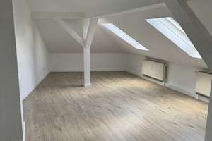 Lichtdurchflutetes Maisonette-Highlight: 3 Zimmer mit neuem Boden & Einbauküche