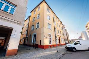 Altbau-Charme in gefragter Lage: 3 Zimmer, hohe Decken, bezugsfrei & WG Potenzial mit 4% Rendite