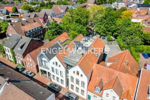 Rarität im Herzen der Altstadt - neuwertige Obergeschosswohnung mit einzigartiger Dachterrasse – Die vollständige Adresse der Immobilie erhältst du vom Anbieter., 26789 Leer (Ostfriesland) – Vorschaubild 1