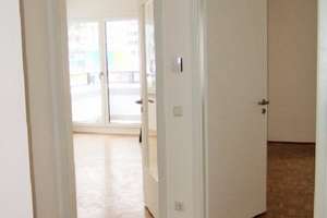 Absolut ruhige und helle 2 Zimmer-Wohnung direkt am Park in Wohnanlage "Parkside Leopold" – Hans-Döllgast-Str. 8, 80807 Neufreimann, München – Vorschaubild 3