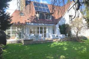 SEHR GEMÜTLICHES EFH MIT MODERNEM SEP. ANBAU IN GRÜNER, RUHIGER LAGE, WESTEND AM WALD – Tannenbergallee 00, 14055 Westend, Berlin – Vorschaubild 4