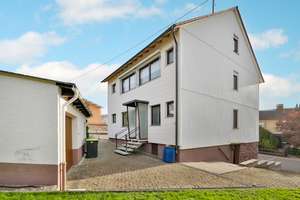 2-Familienhaus mit großem Garten, 3 Garagen und Potenzial in ruhiger Lage! – Die vollständige Adresse der Immobilie erhältst du vom Anbieter., 75217 Birkenfeld – Vorschaubild 4