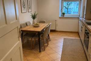 Großzügige 80qm Altbauwohnung (2,5Zi, EBK, zwei Bäder)