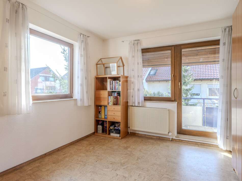 Zimmer 2 mit Zugang zum Balkon