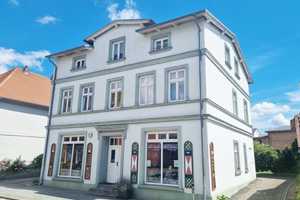 renditefreudiges Wohnhaus mit Gewerbeeinheit im historischen Ortskern von Sagard! – August-Bebel-Straße 8, 18551 Rügen (Kreis) – Vorschaubild 1