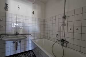 Helle 3-Zi.-Wohnung mit 2 Balkonen, Aufzug  – frisch gestrichen! – Hirsauer Straße 214, 75180 Pforzheim – Vorschaubild 8