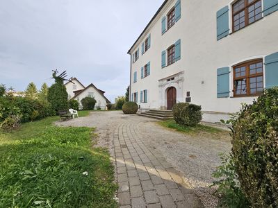 Erleben Sie den Zauber eines Schlosses mit herrlicher Aussicht, direkt an der Donau