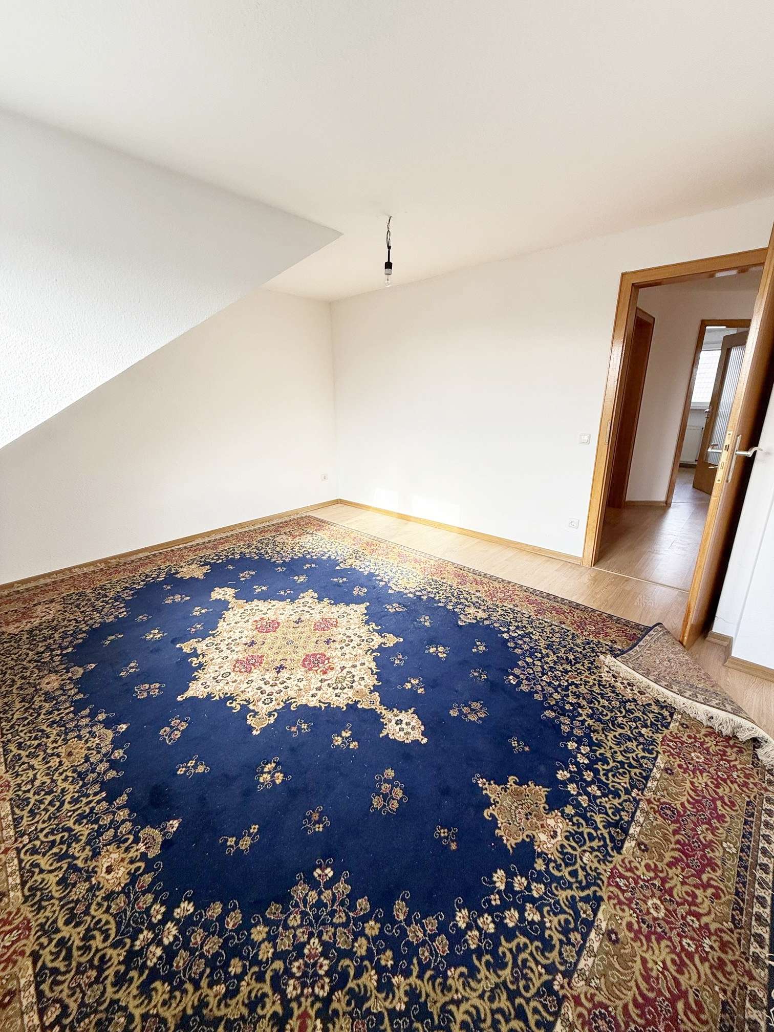 Immobilie in Monheim am Rhein - Mehrgenerationenhaus mit vielseitigem Potenzial. - Bild 1