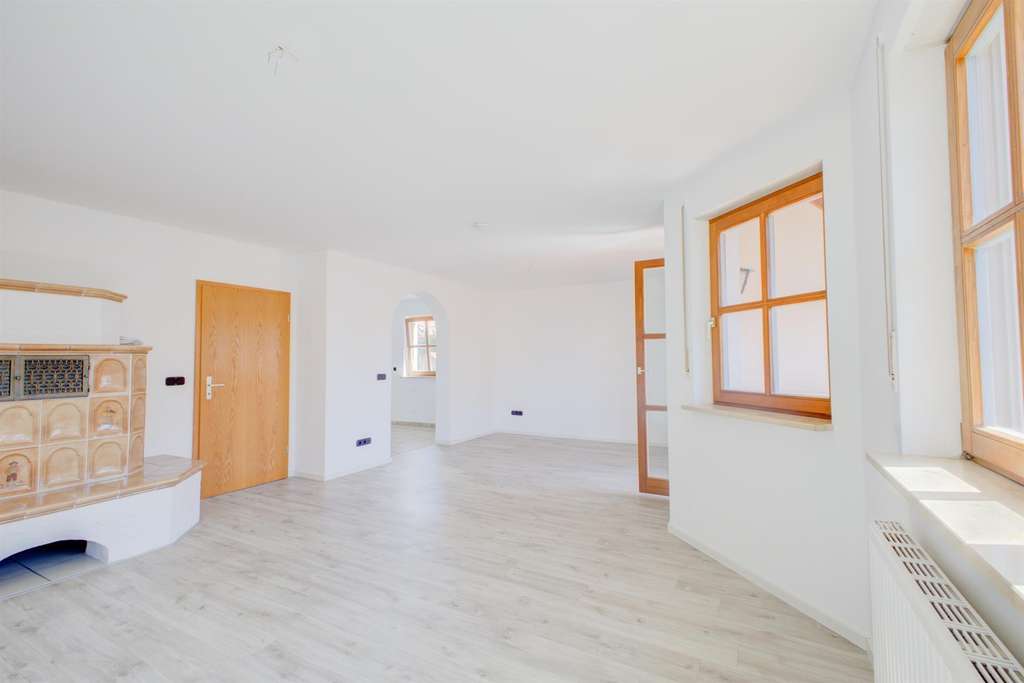 Immobilie in Röhrmoos - Lichtdurchflutete Maisonette-Wohnung mit Balkon, Garten und Garage in Großinzemoos! - Bild 2