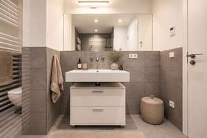 Grand Tower Frankfurt: Exklusive 2-Zimmer-Wohnung im 10. OG mit Balkon & Stellplatz – 60327 Gallus, Frankfurt am Main – Vorschaubild 6