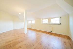Attraktive 2-RW* DG* West-Balkon* moderne EBK* Tageslichtbad mit Wanne* Abstellraum* grüne Wohnlage*
