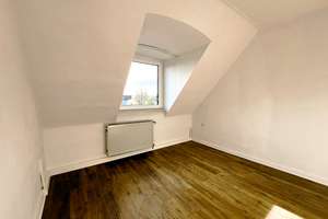 Ihr neues Zuhause: Frisch saniertes Dachgeschoss mit Wohlfühlfaktor – Die vollständige Adresse der Immobilie erhältst du vom Anbieter., 45888 Bulmke-Hüllen, Gelsenkirchen – Vorschaubild 4