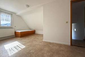 Glücksgriff für Familien und Schrauber. 
8 Zimmer auf 149 m². Plus 251 m² Fläche.
2 große Garagen. – Die vollständige Adresse der Immobilie erhältst du vom Anbieter., 72636 Frickenhausen – Vorschaubild 22