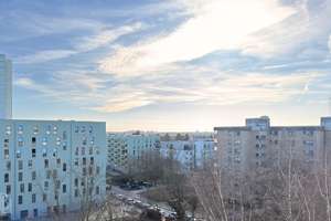 Helle 2-Zimmer-Wohnung mit Südbalkon, Aufzug und Stellplatz in Neukölln / Buckow