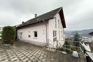 NEU: 317qm großes Zweifamilienhaus mit perfektem Blick über Werdohl von Balkon und Wintergarten!!! – Die vollständige Adresse der Immobilie erhältst du vom Anbieter., 58791 Werdohl – Vorschaubild 1