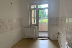 Gemütliche 1 Zimmer Wohnung mit separater großer Küche und Balkon im EG