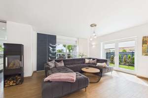 Modernes Familienhaus Bj. 2018 in Feldrandlage | 191 m² Wohnfläche | Doppelgarage | Smart Home – Wilhelm-Behrens-Straße 6, 38448 Wendschott, Wolfsburg – Vorschaubild 3