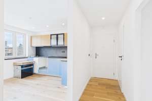 Stilvolle Maisonettewohnung mit 4,5 Zimmern und hochwertiger Sanierung in begehrter Lage – Die vollständige Adresse der Immobilie erhältst du vom Anbieter., 80807 Milbertshofen, München – Vorschaubild 8