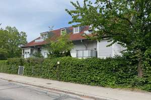 Sehr gepflegte 2 Zimmer Wohnung mit Balkon, Keller und Garage