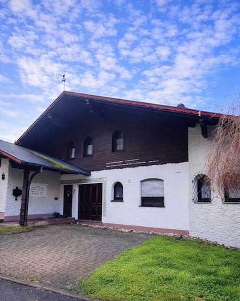 Immobilie in Loßburg - Mein gigantisches Traumhaus in ruhiger Lage, inklusive Sauna, Einliegerwohnung und Garage(n) - Bild 1