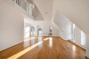 Wohnen über zwei Ebenen: Lichtdurchflutete 4-Zimmer-Maisonettewohnung mit zwei Balkonen