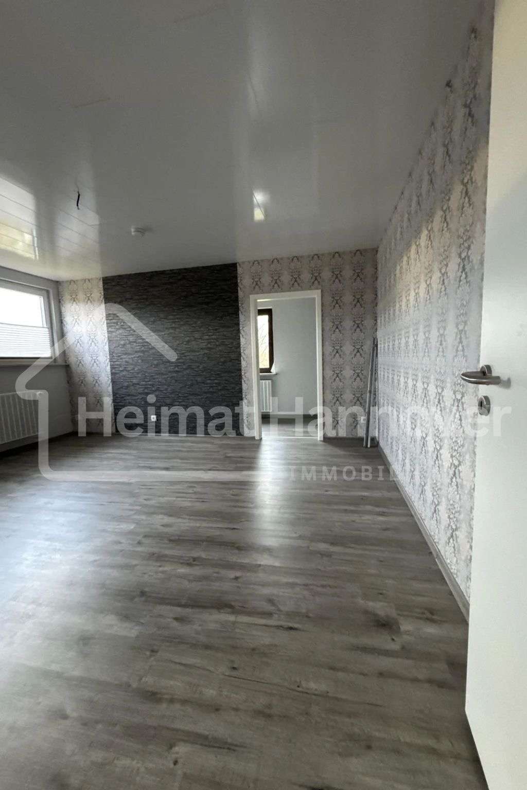 Immobilie in Uetze - Großzügiges 1–2-Familienhaus mit Pool und großem Grundstück in zentraler Lage von Uetze - Bild 1