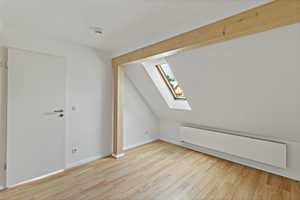 Großzügige 2-Zimmer-Dachgeschosswohnung mit Balkon und Blick auf die Markttürme – Graseweg 4, 6108 Halle (Saale) – Vorschaubild 5