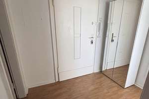 UNTERMIETE: Schöne 2-Zimmer-Wohnung mit Balkon, Aufzug & Blick auf den Rheinturm ab dem 01.07. – Die vollständige Adresse der Immobilie erhältst du vom Anbieter., 40474 Golzheim, Düsseldorf – Vorschaubild 2